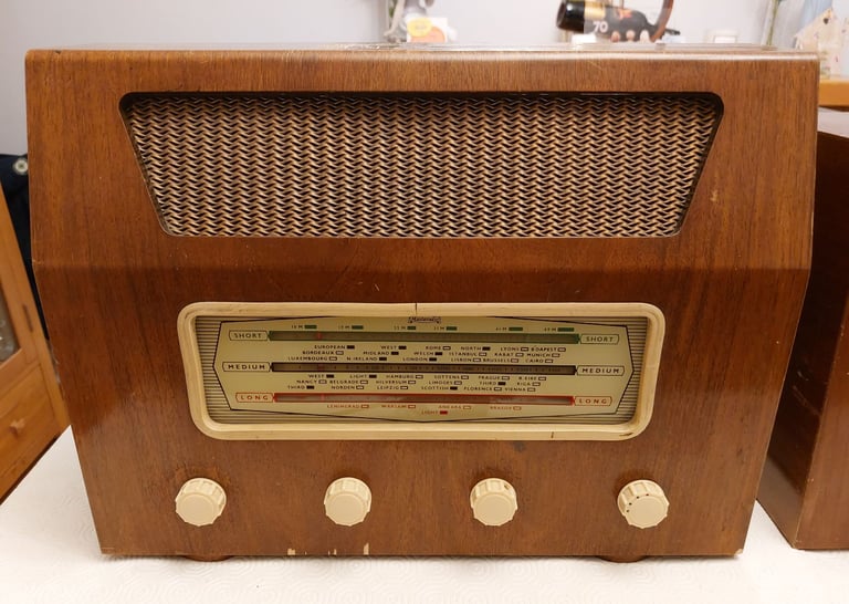 Vintage Masteradio Ripon D154 Radio