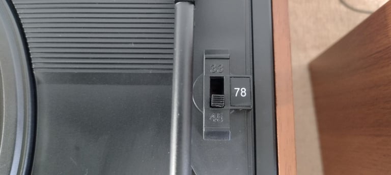 INEXPENSIVE LITTLE MUSIC CENTRE 