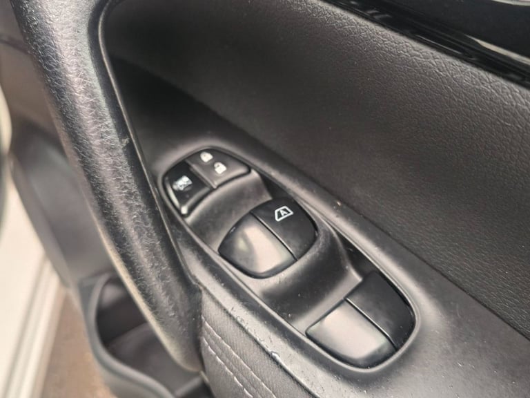 2015 Nissan Qashqai 1.2 DIG-T n-tec SUV 5dr Petrol Manual 2WD Euro 6 (s/s) (115 ps) Petrol Manual