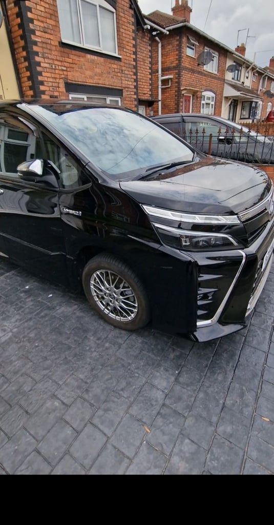 Toyota Voxy 2019, 1790 (cc)