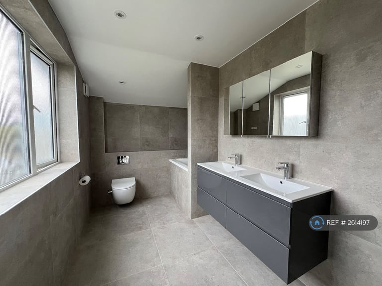 image for 5 bedroom house in Wyatts Drive, Southend-On-Sea, SS1 (5 bed) (#2614197)