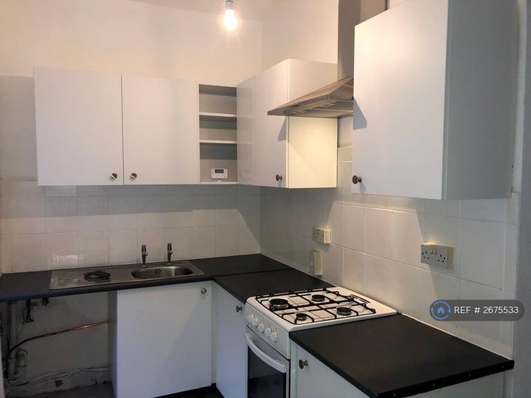 2 bedroom flat in Bolton Street, Brixham, TQ5 (2 bed) (#2675533)
