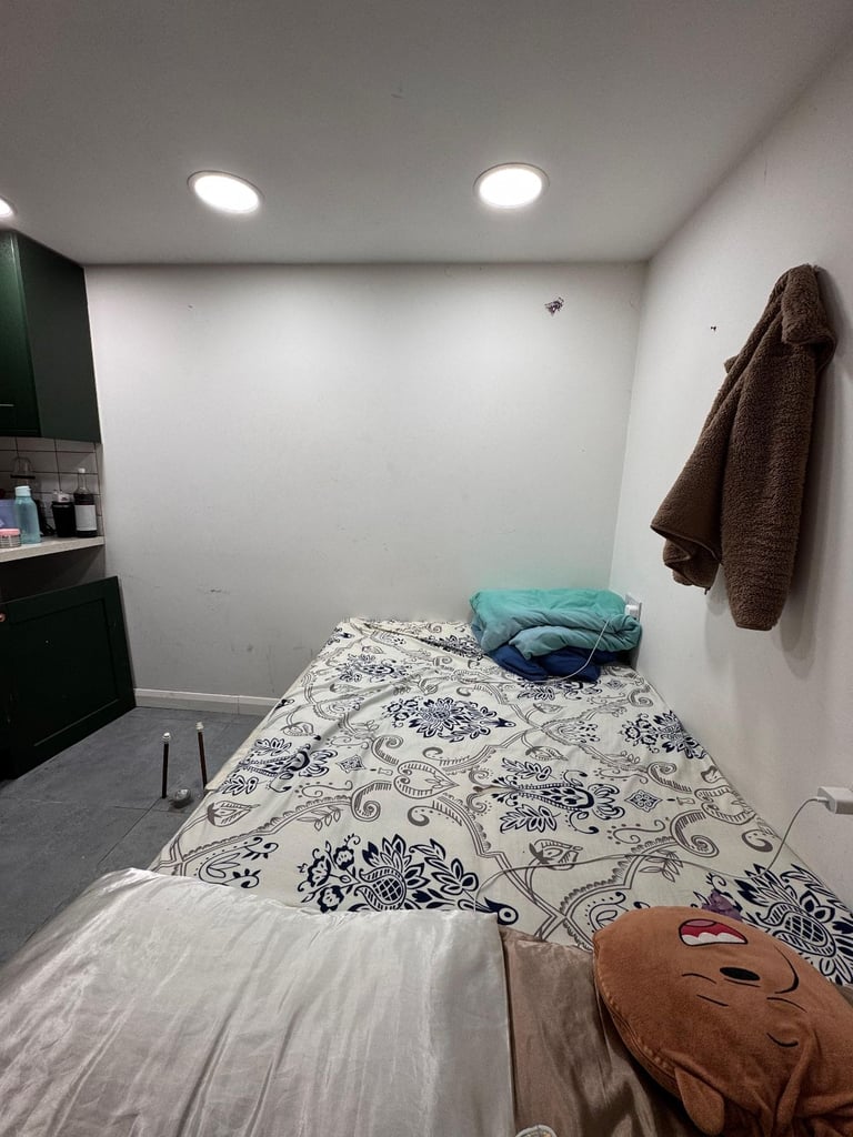 🌿 Lovely Double Room for Couple or 2 Girls – All Bills Included (£850) – E6 3LF 🌿  