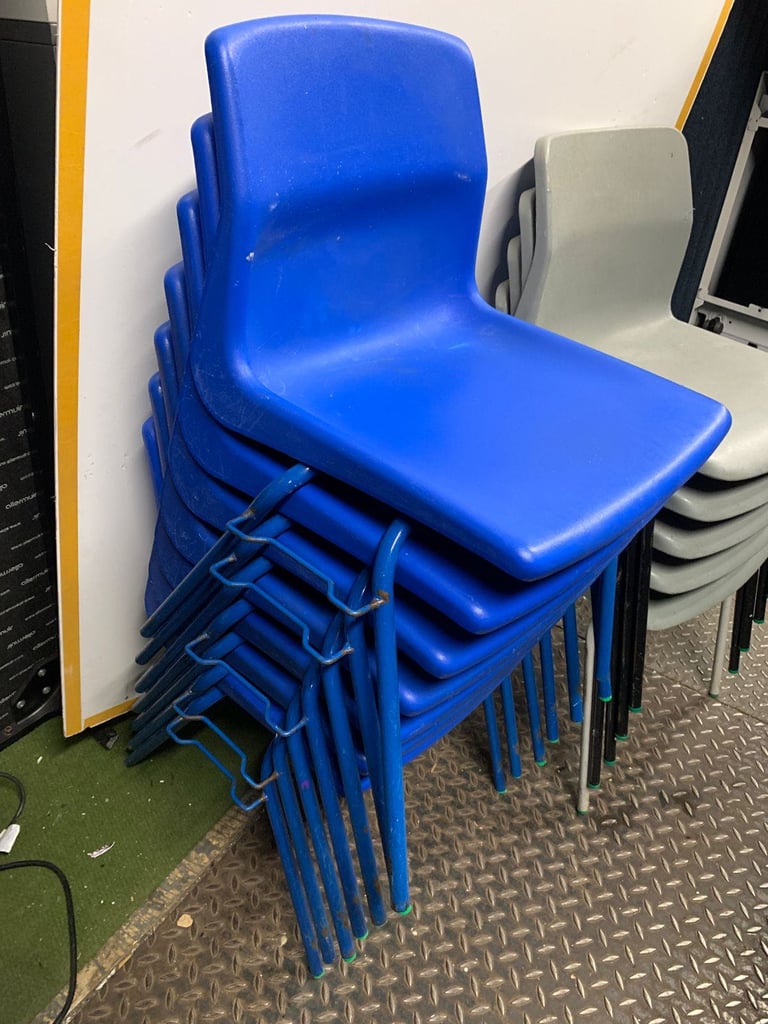 Stackable plastics chair (40 available)