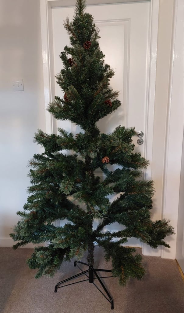 6 Foot Christmas Tree and Decorations