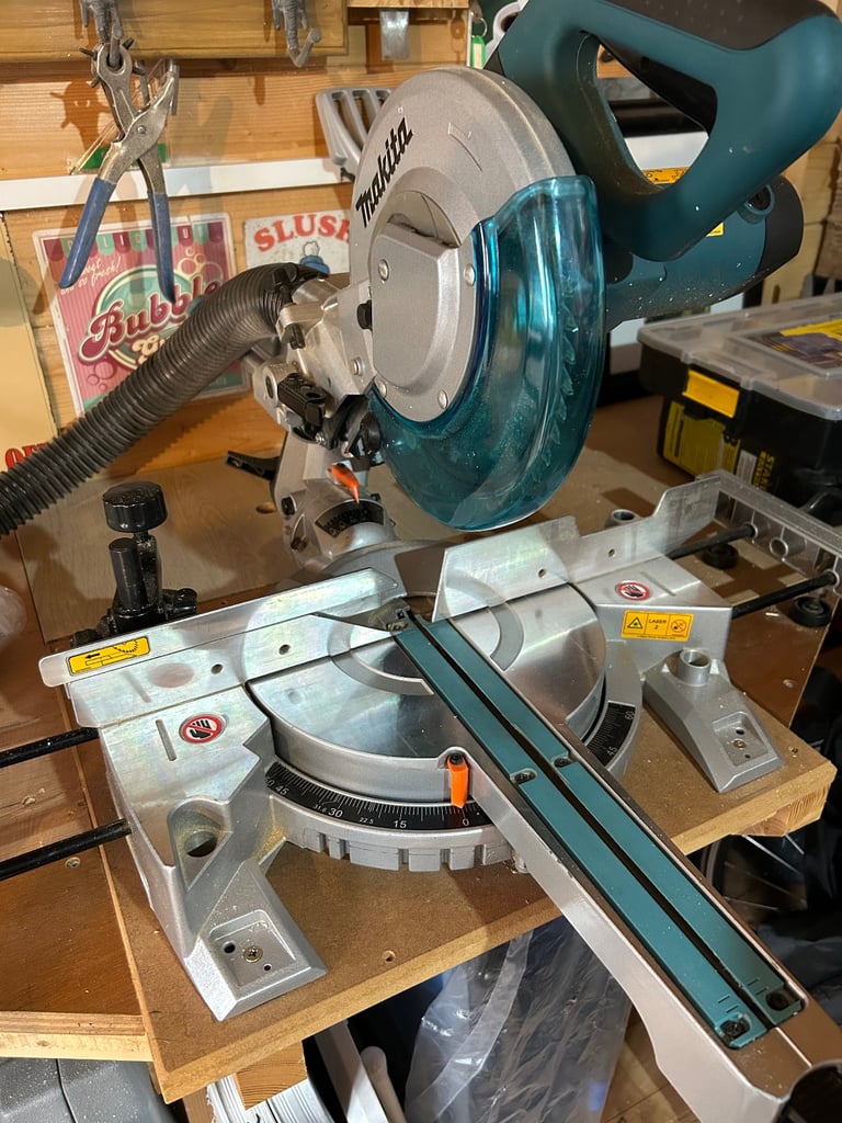 Makita mitre saw