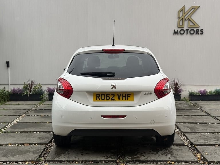 2013 Peugeot 208 1.2 VTi Intuitive Hatchback 5dr Petrol Manual Euro 5 (82 ps) Hatchback Petrol Ma...