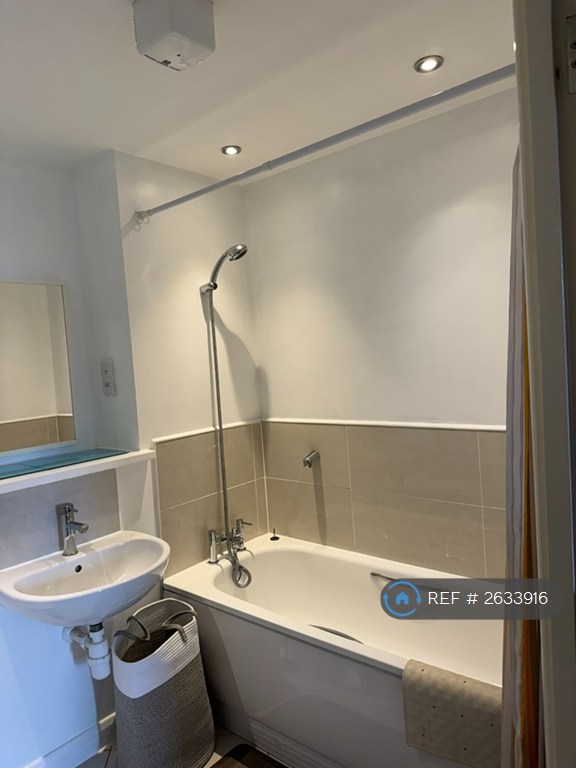 2 bedroom flat in Skyline, Birmingham, B1 (2 bed) (#2633916)