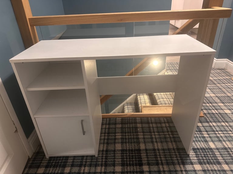 White desk 