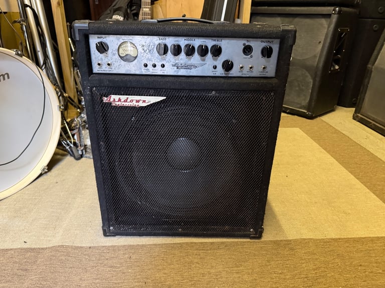 image for Ashdown MAG 300 combo Bass Amp with 15 inch speaker