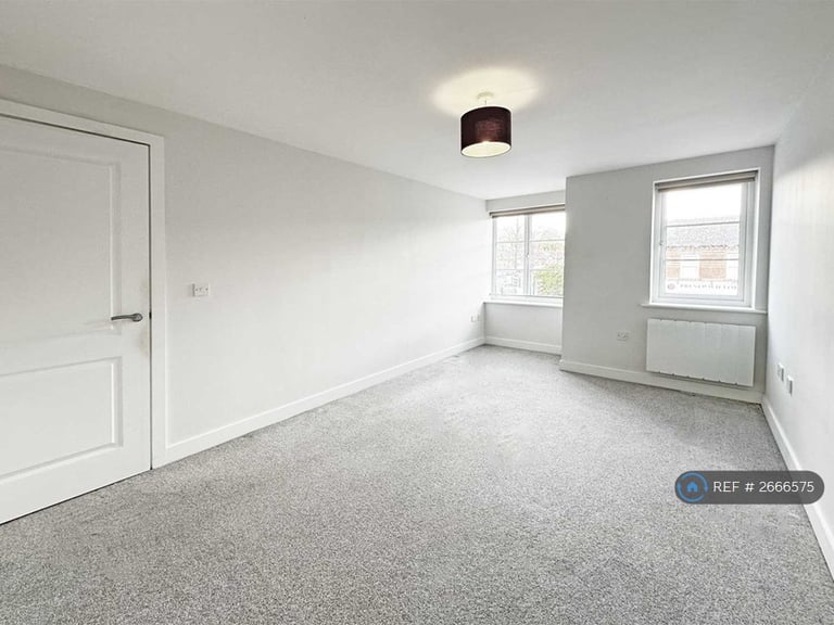 2 bedroom flat in George Street, Prestwich, Manchester, M25 (2 bed) (#2666575)