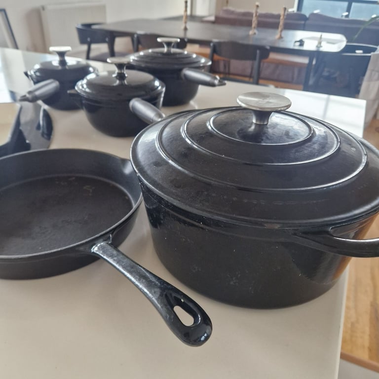 Cast Iron Coockware - 7 pieces- pots pan grill tray