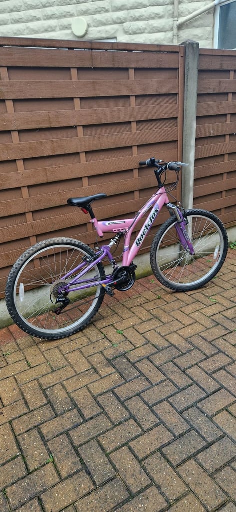 ROCKFOX REFLEX DUAL SUSPENSION 18 INCH FRAME 26 INCH WHEELS. VERY GOOD.