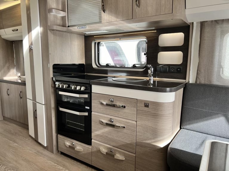 2023 HOBBY Prestige 560 wfu 4 Berth Fixed Bbed End Washroom New 2023