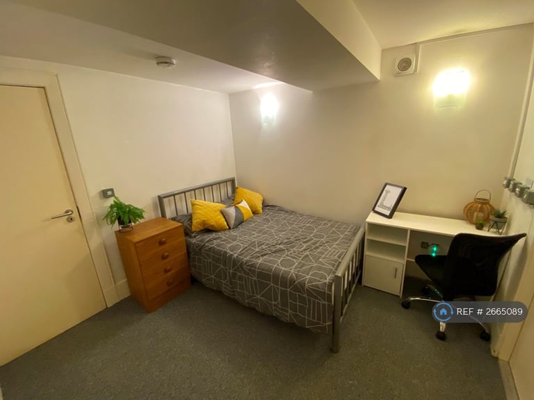 3 bedroom flat in Newarke Street, Leicester, LE1 (3 bed) (#2665089)