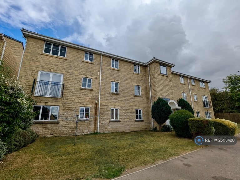 3 bedroom flat in Beechwood Park, Brighouse, HD6 (3 bed) (#2663420)