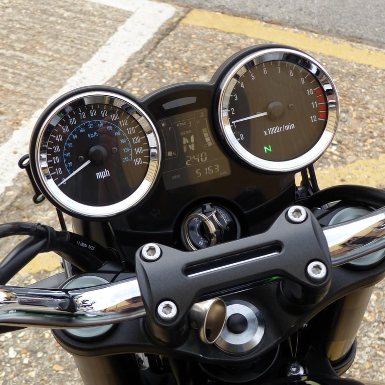 2021 KAWASAKI Z900 RS, A GLORIOUS EXAMPLE OF SUPERB MOTORCYCLE.