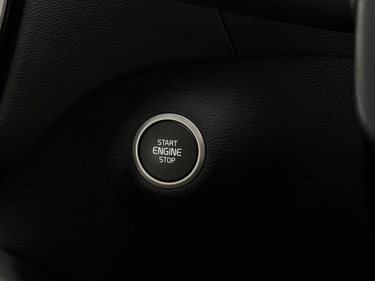 2020 Volvo XC40 1.5 T3 Momentum Euro 6 (s/s) 5dr ESTATE Petrol Manual