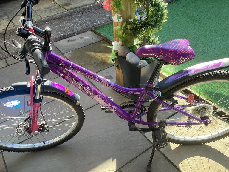 Girls bike only rode few times slight problem with gears easily fixed 