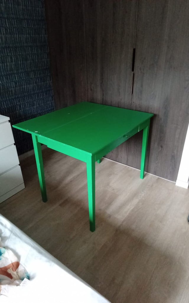 Green extendable table with drawer