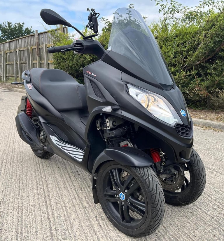 image for 2020 70 PIAGGIO MP3 300 HPE SPORT TRICYCLE TRIKE THREE WHEELER - 5k MILES ONLY