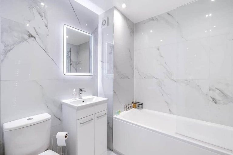 Spacious 2-Bed Flat for Rent – GU15 3RB