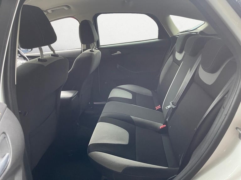 2014 Ford Focus 1.0 EcoBoost Zetec Navigator 5dr HATCHBACK PETROL Manual