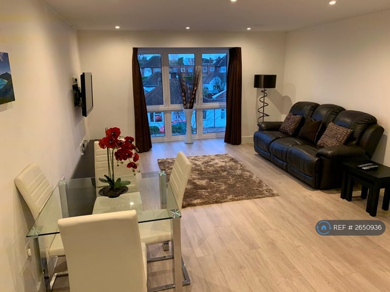 2 bedroom flat in Piccadilly House, Ruislip, HA4 (2 bed) (#2650936)