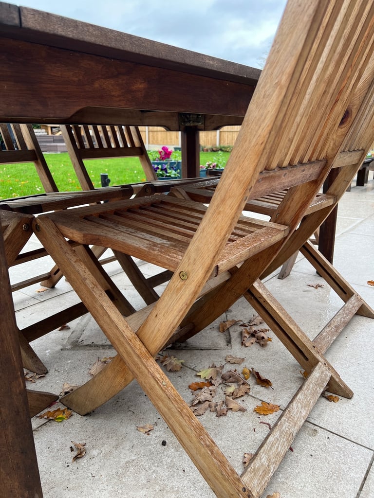 Teak garden table and 6 chairs 