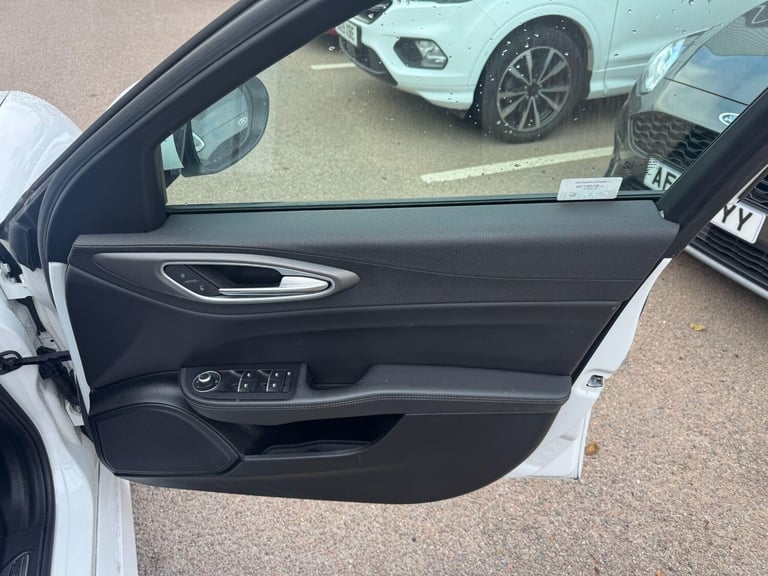 2018 Alfa Romeo Giulia 2.0 TB 280 Veloce 4dr Auto SALOON PETROL Automatic