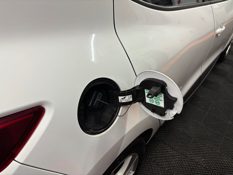 2016 Renault Clio 1.2 16V Play 5dr HATCHBACK Petrol Manual