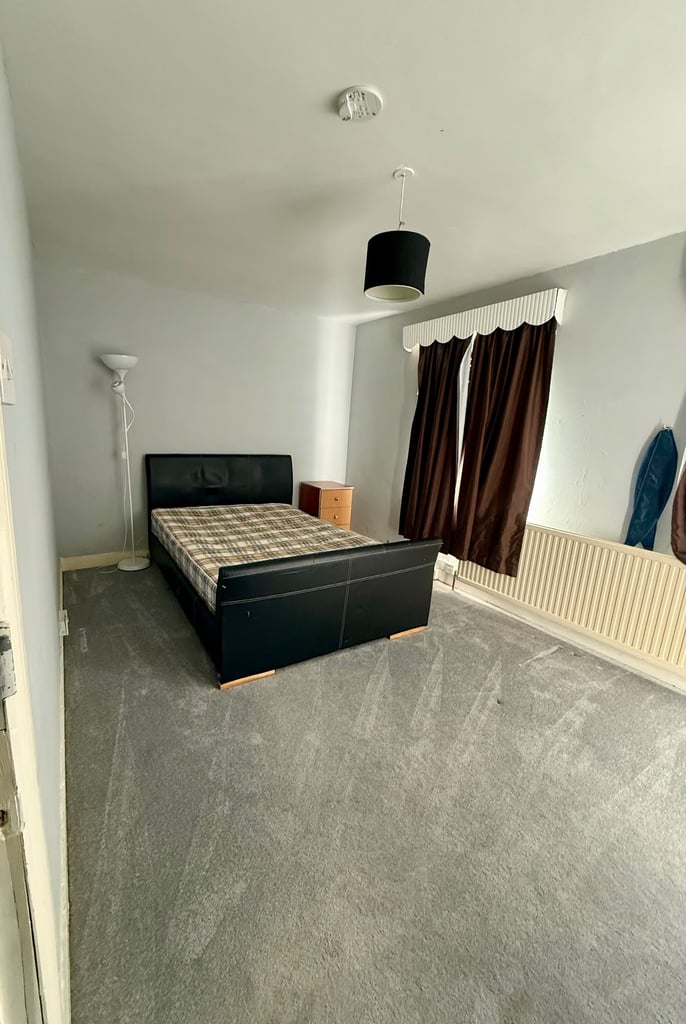 Quiet, Modern Double Room for Rent! 
