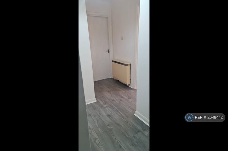 2 bedroom flat in Tippett Rise, Reading, RG2 (2 bed) (#2649442)