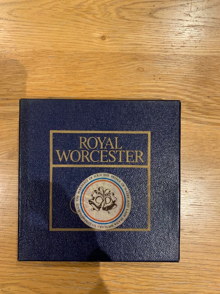 image for Charles & Di commemorative bone china dish by Royal Worcester