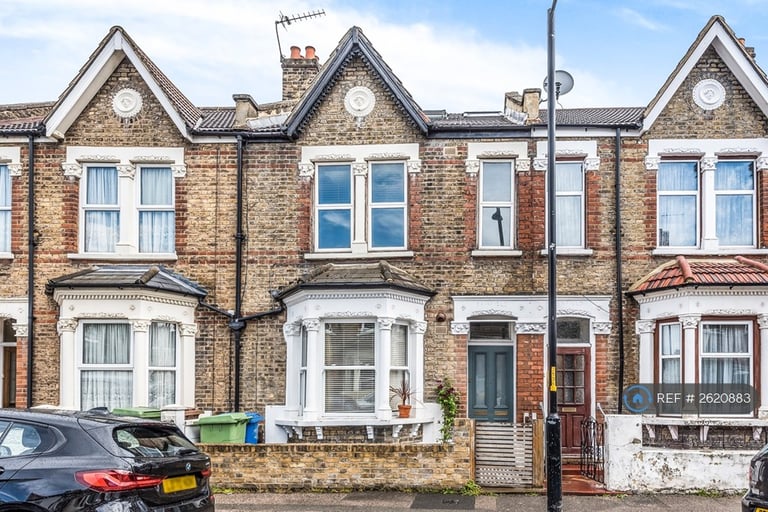 2 bedroom flat in Surrey Road, London, SE15 (2 bed) (#2620883)