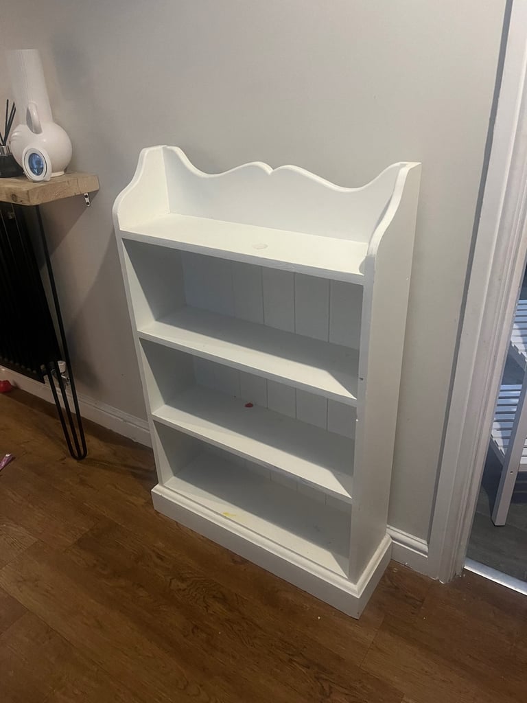 Wooden bookshelf/unit