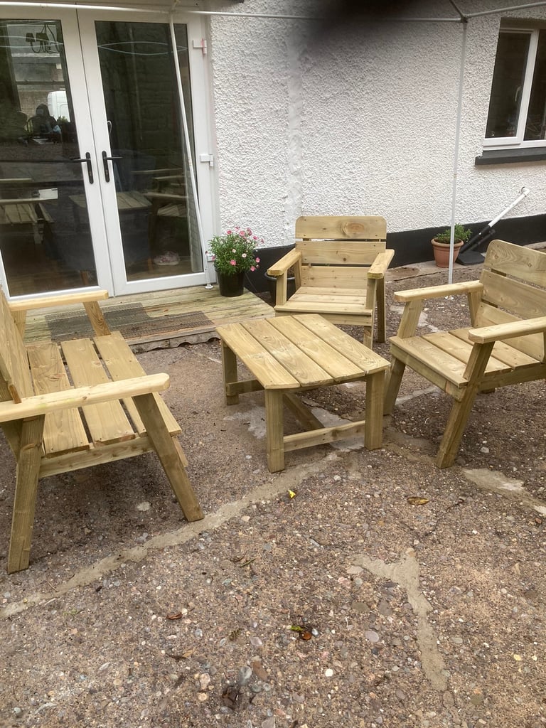 Garden furniture to enhance your garden 