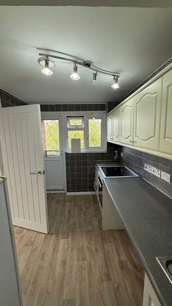 2 bedroom flat 