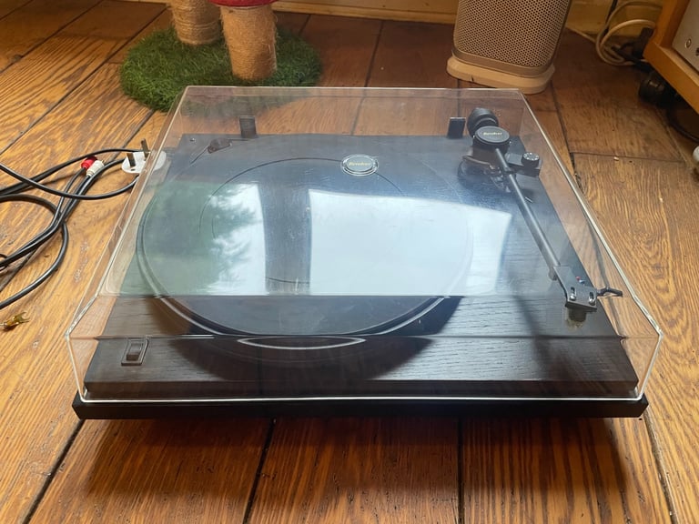 Revolver Rebel Turntable 