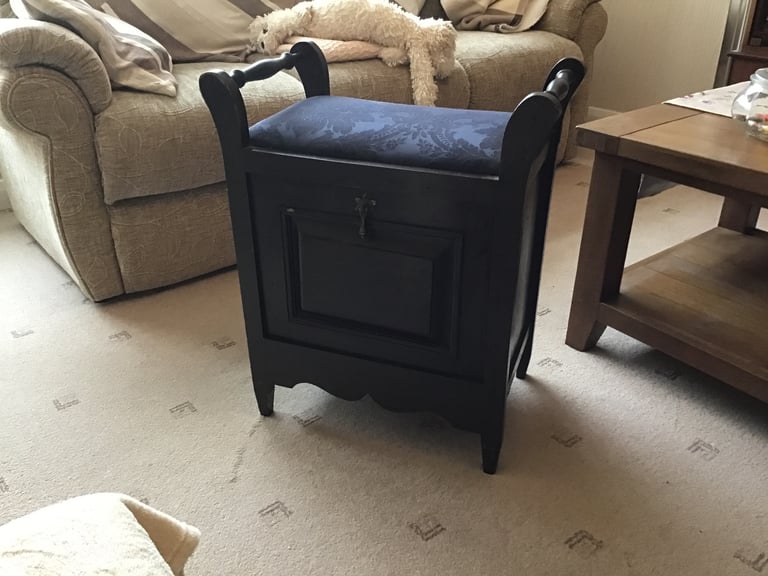 Piano stool