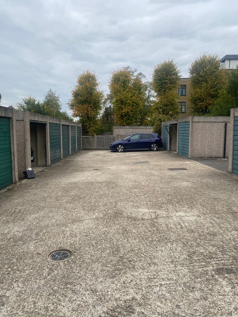 Garage to rent Worple Road