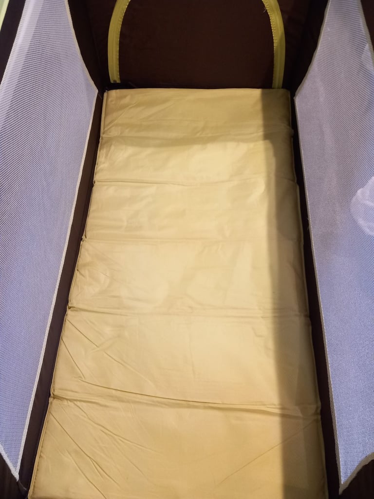 Travel cot 
