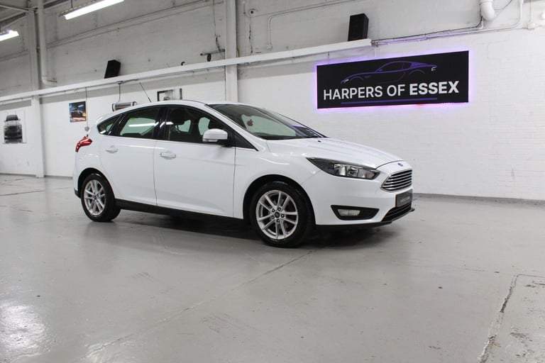 2015 Ford Focus 1.0T EcoBoost Zetec Euro 6 (s/s) 5dr HATCHBACK Petrol Manual