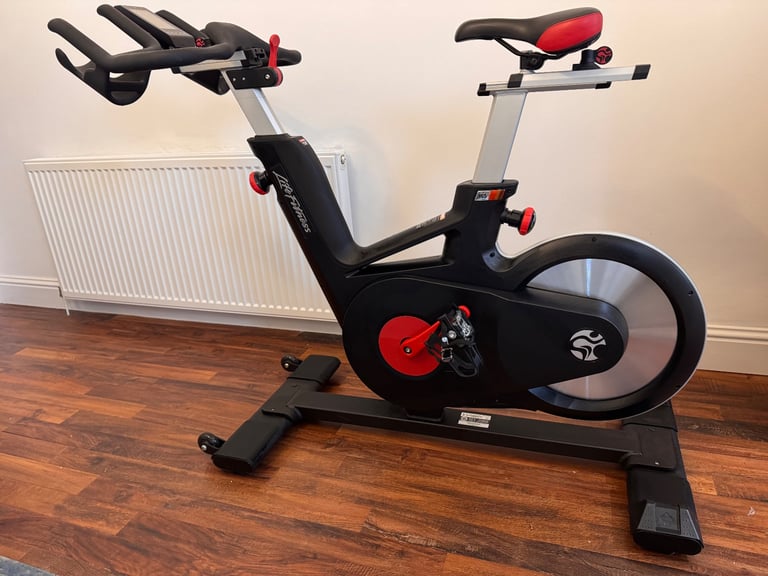 Life Fitness IC5 Exercise Bike