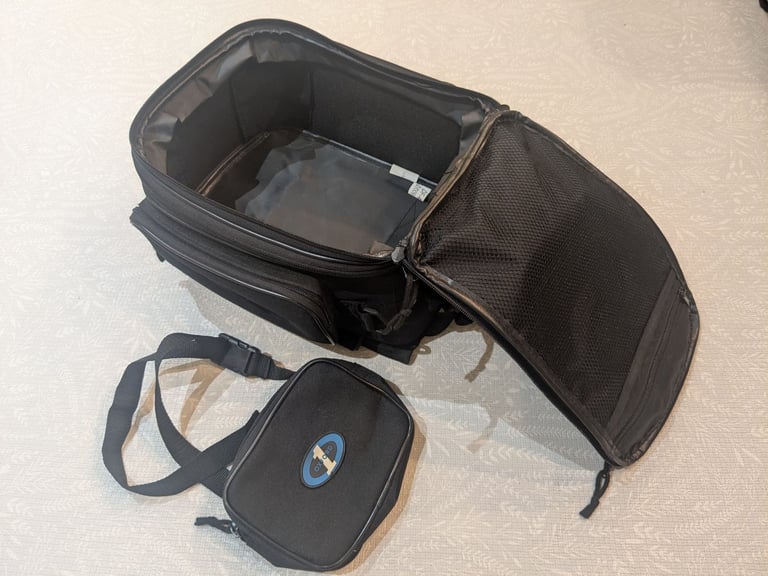 (PRICE REDUCTION!!) Oxford '1' motorcycle tank bag, 15-20l, magnetic
