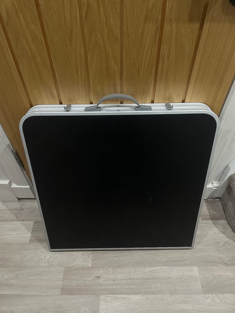 image for FOLDING TABLE