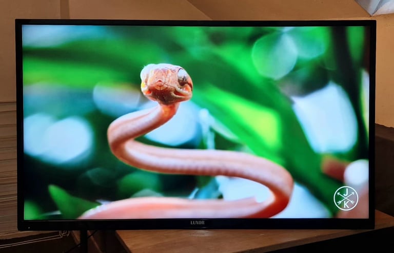 Smart TV 50 inch GOOD WORKING NO STAND