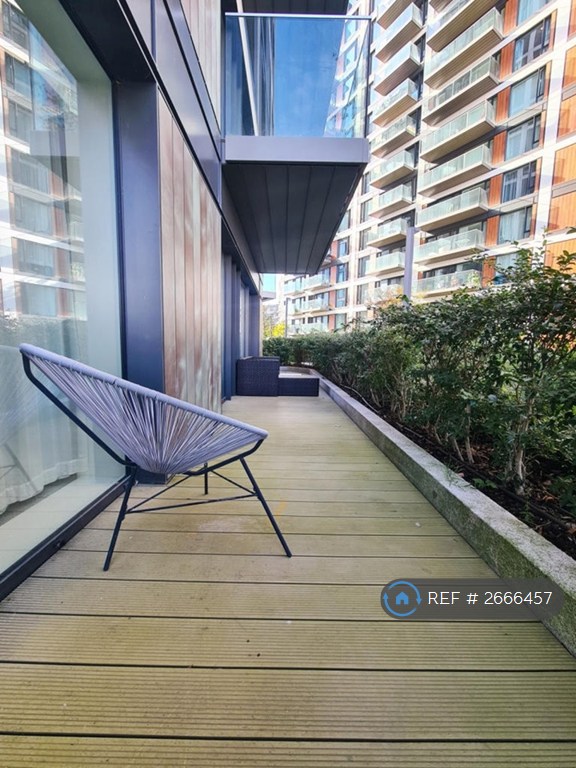 2 bedroom flat in Deveraux House, London, SE18 (2 bed) (#2666457)