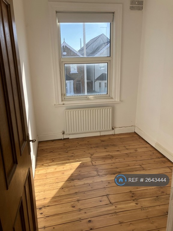 3 bedroom flat in Kings Road, Kingston, KT2 (3 bed) (#2643444)