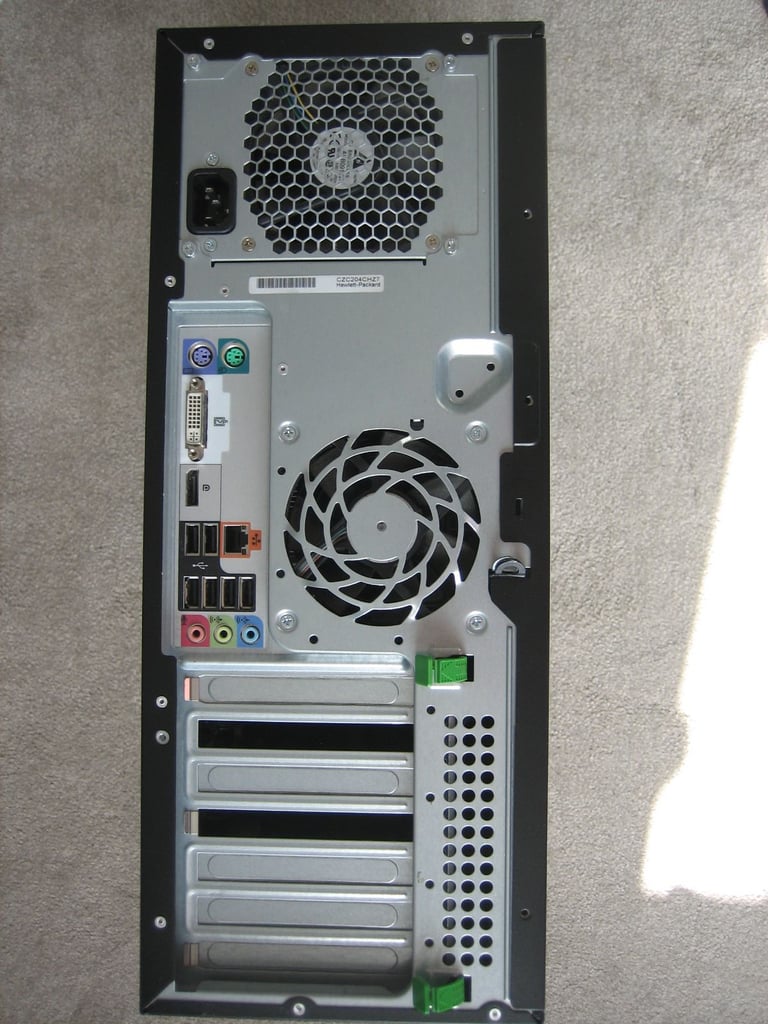 HP Z210 Computer + Monitor + Linux Mint